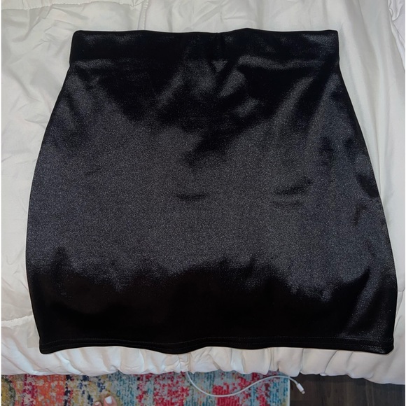 black satin mini skirt - Picture 1 of 1
